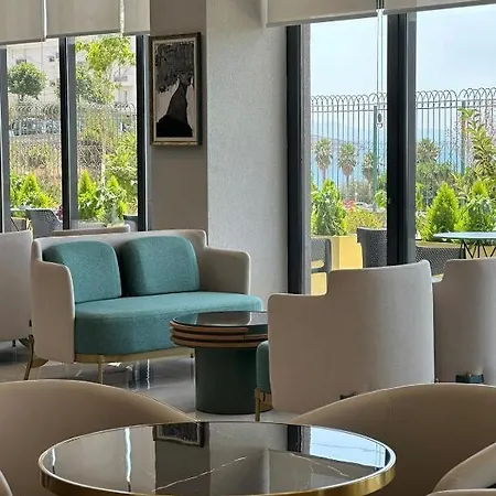 Queen's Lion Σαράντα