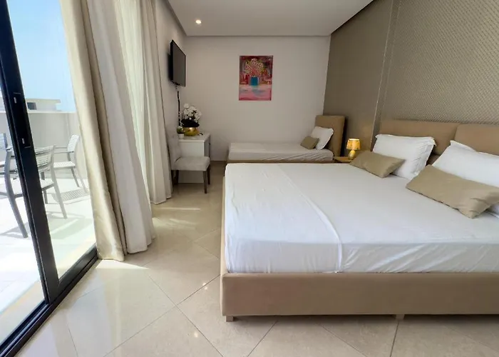 Queen's Lion Saranda